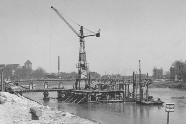 Bau der Konrad Adenauer Brücke, Einweihung 1952