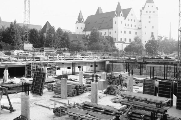 Bau der Tiefgarage des Theaters Ingolstadt, Fertigstellung 1990